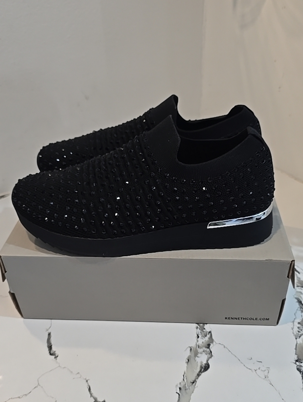 KENNETH COLE CAMERON JEWEL JOGGER Black Women's Size 11 Pre-owned Like New - Picture 2 of 10